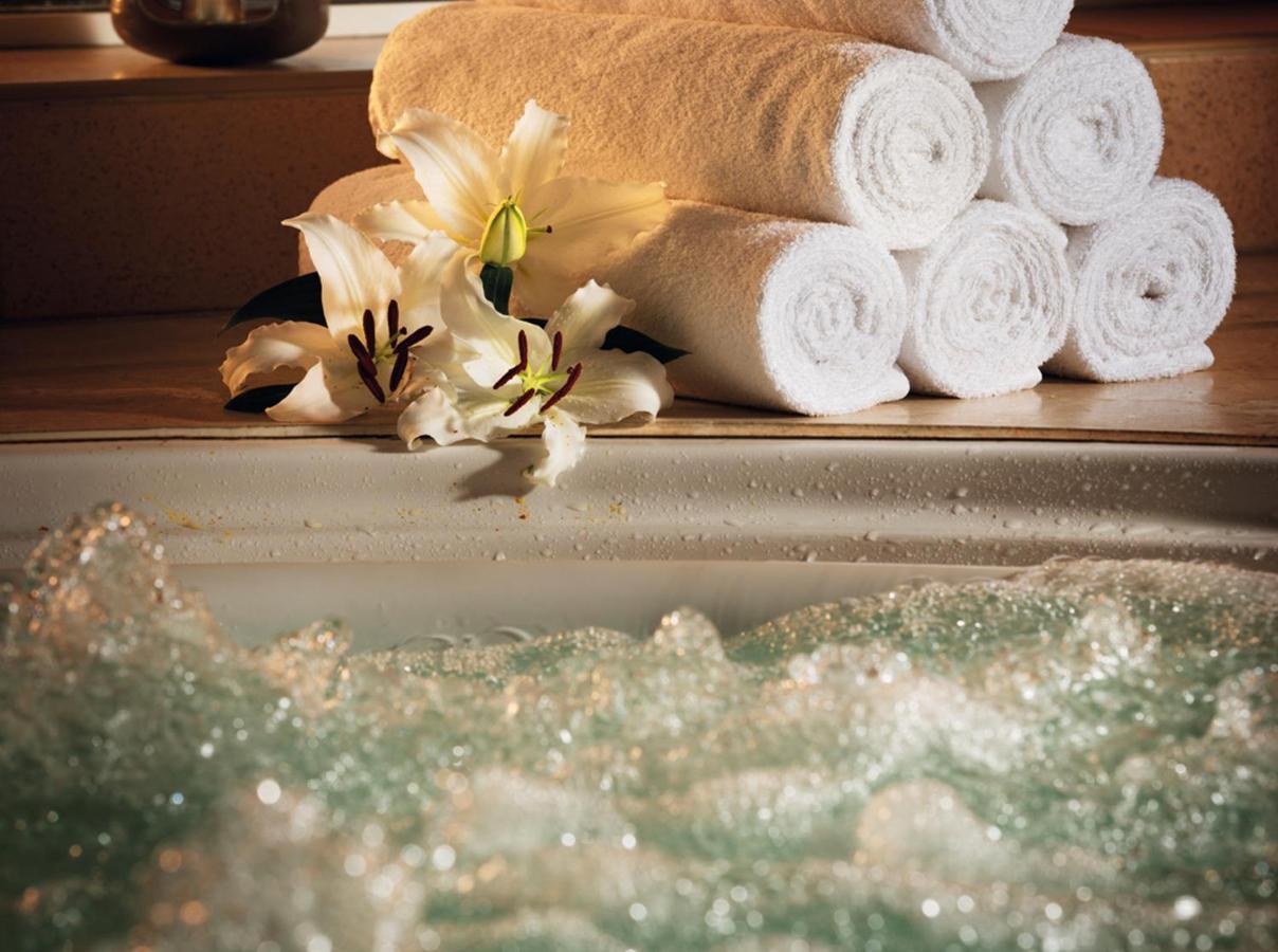 Moevenpick Hotel City Star Djedda Buitenkant foto A whirlpool bath