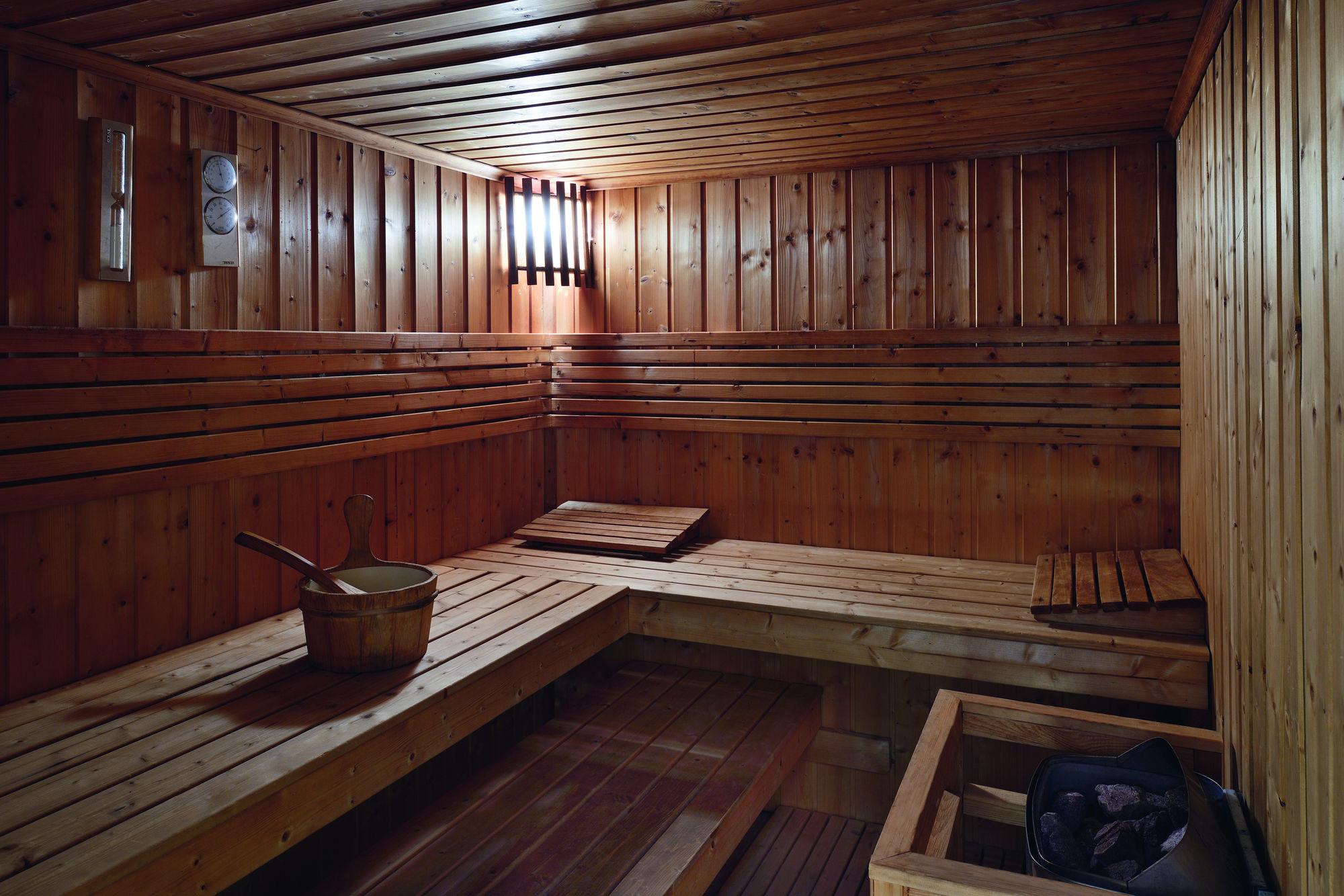 Moevenpick Hotel City Star Djedda Buitenkant foto A Finnish sauna