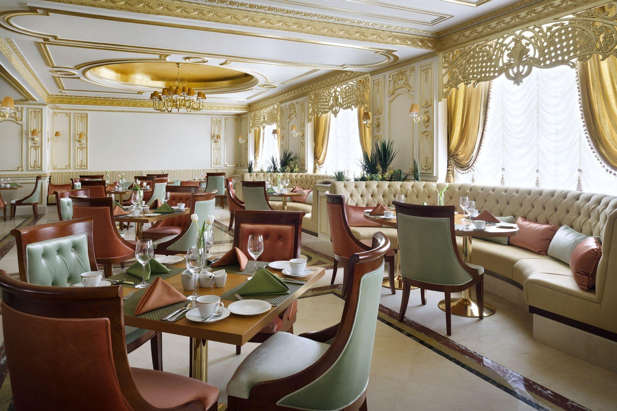 Moevenpick Hotel City Star Djedda Buitenkant foto Restaurant interior