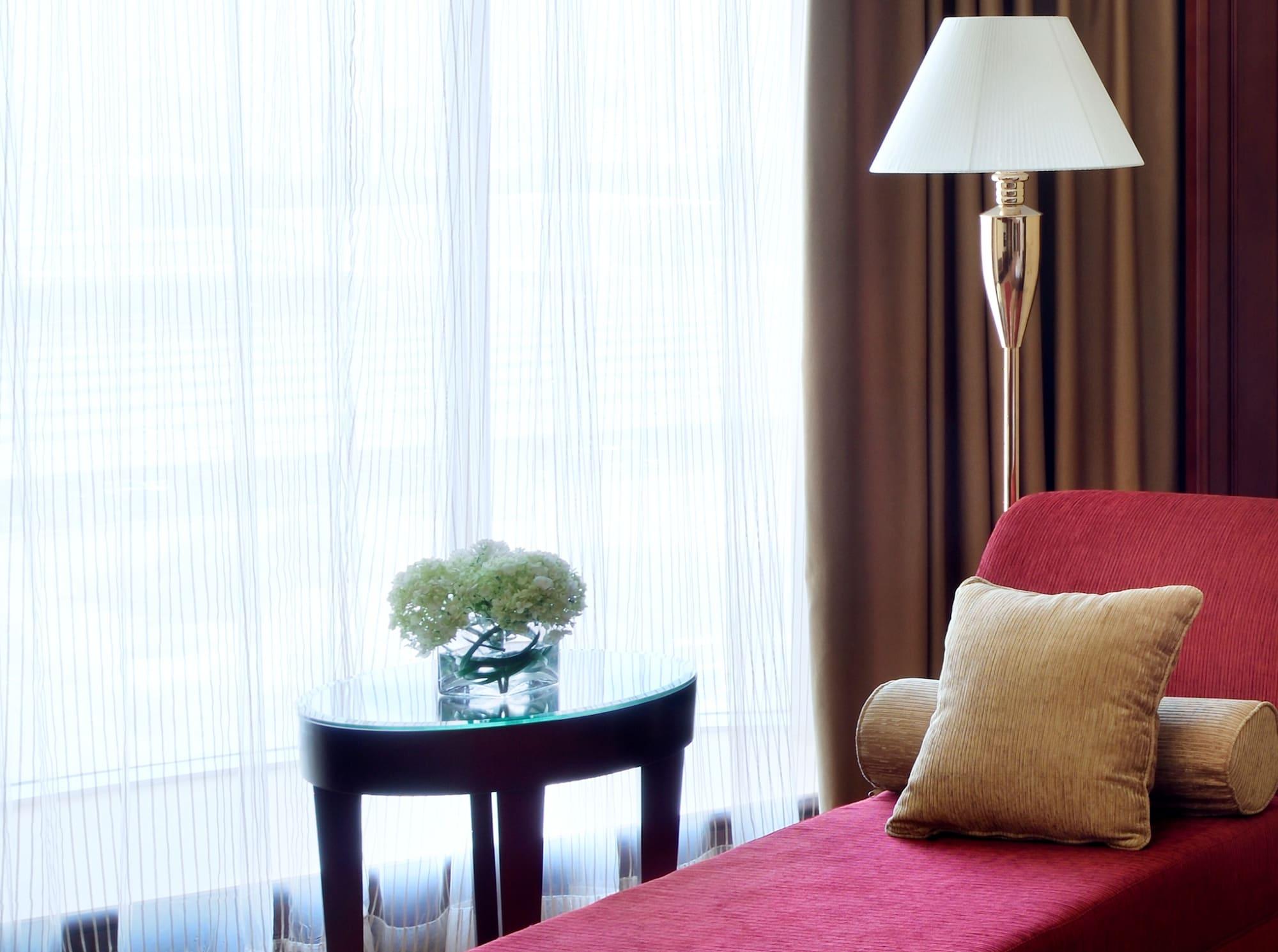 Moevenpick Hotel City Star Djedda Buitenkant foto A floor lamp