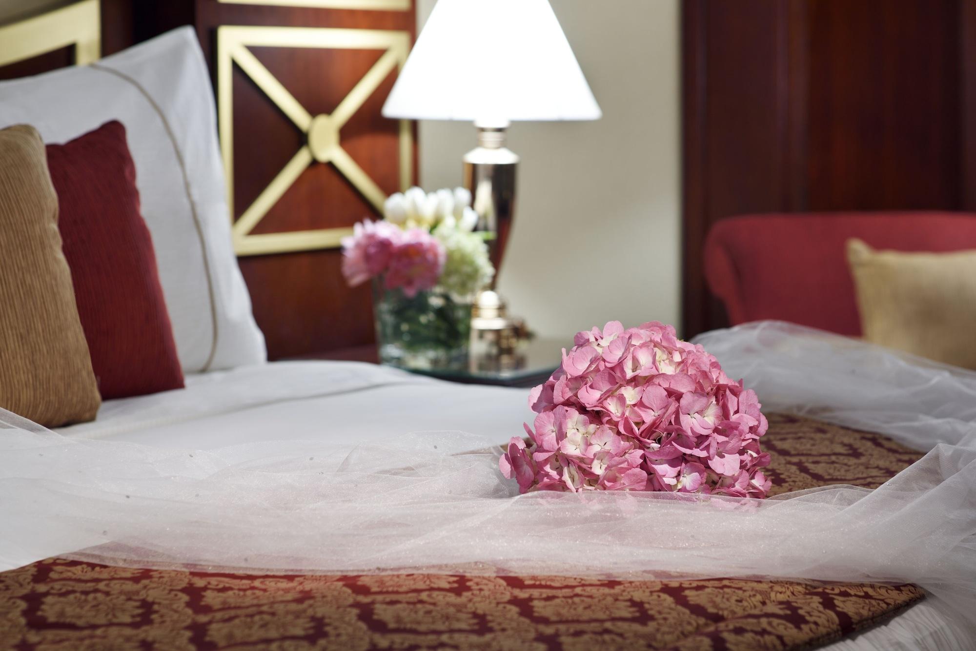 Moevenpick Hotel City Star Djedda Buitenkant foto A bridal suite
