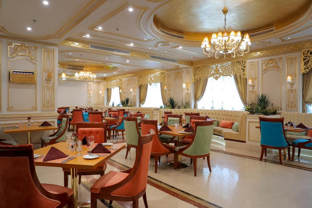 Moevenpick Hotel City Star Djedda Buitenkant foto The restaurant