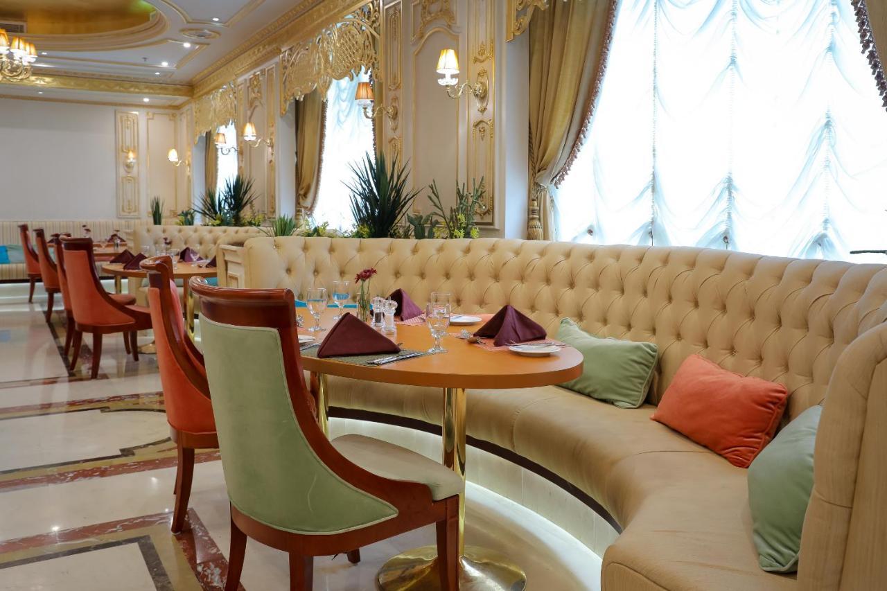Moevenpick Hotel City Star Djedda Buitenkant foto Restaurant