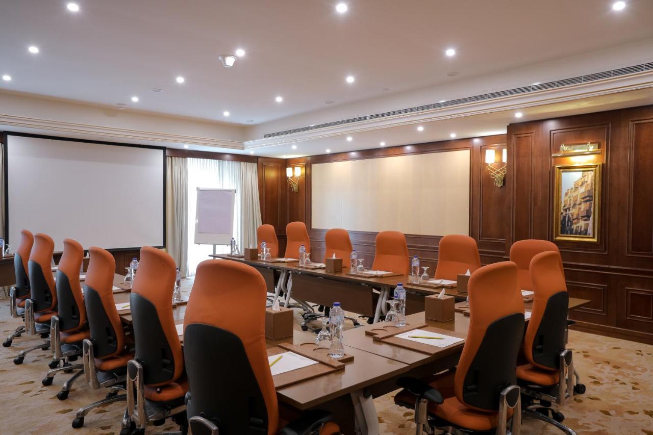 Moevenpick Hotel City Star Djedda Buitenkant foto Meeting room