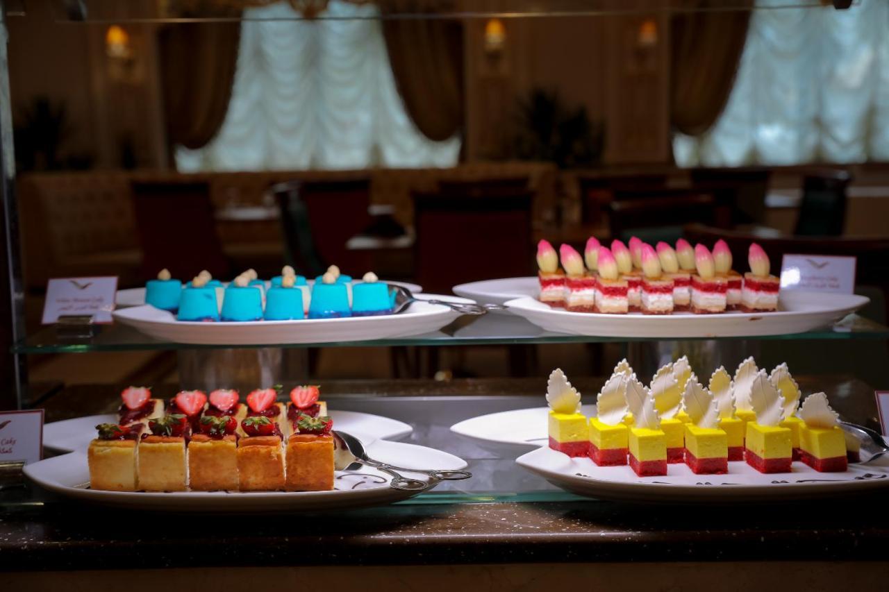 Moevenpick Hotel City Star Djedda Buitenkant foto Desserts