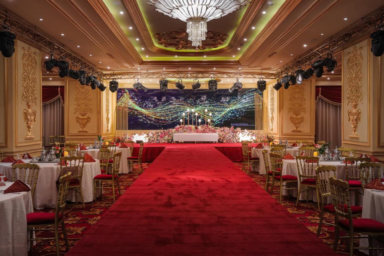Moevenpick Hotel City Star Djedda Buitenkant foto The ballroom of the hotel