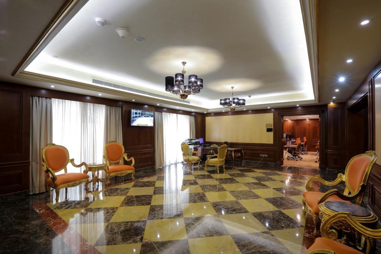 Moevenpick Hotel City Star Djedda Buitenkant foto The lobby of the hotel