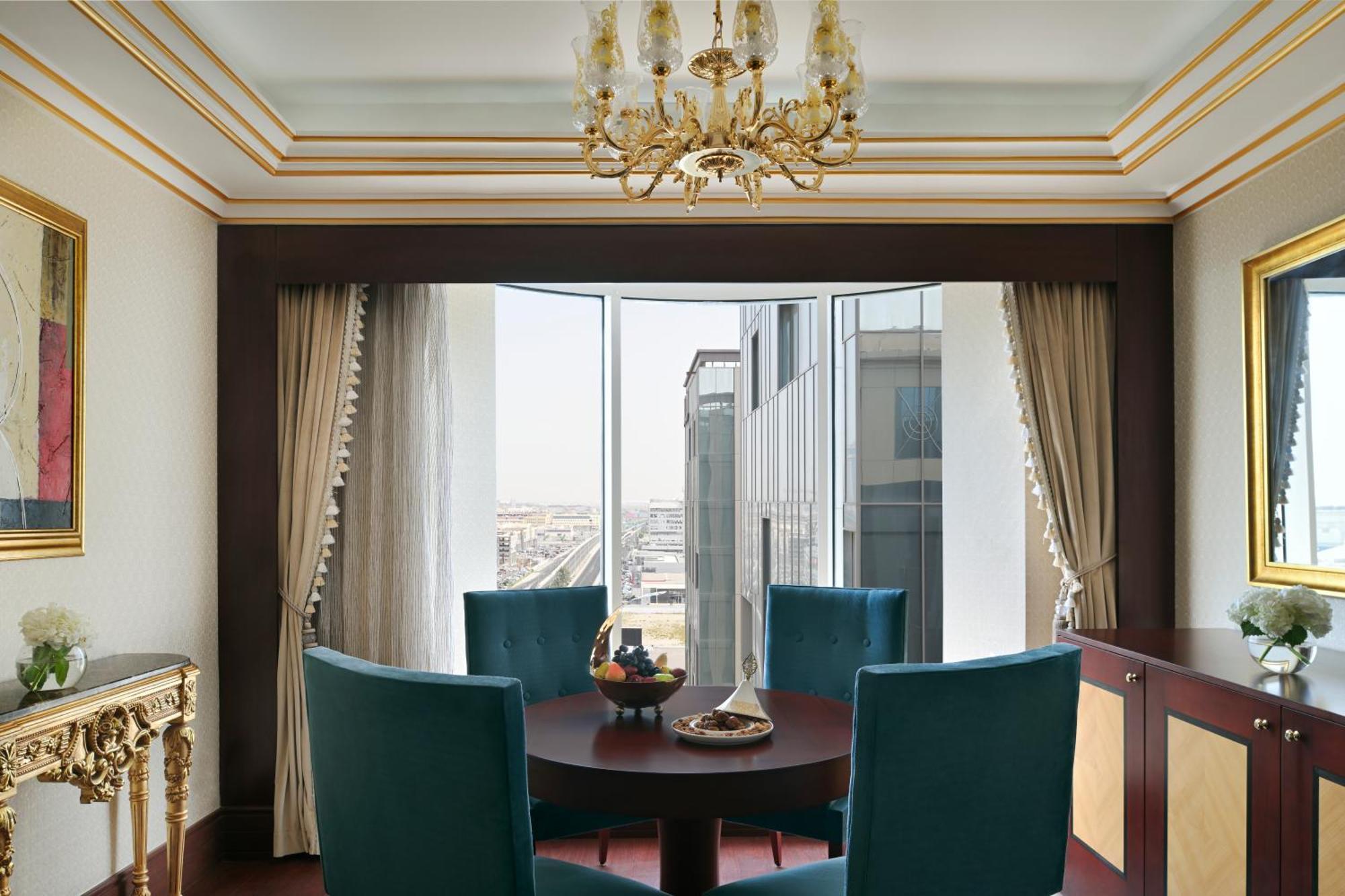 Moevenpick Hotel City Star Djedda Buitenkant foto A dining room