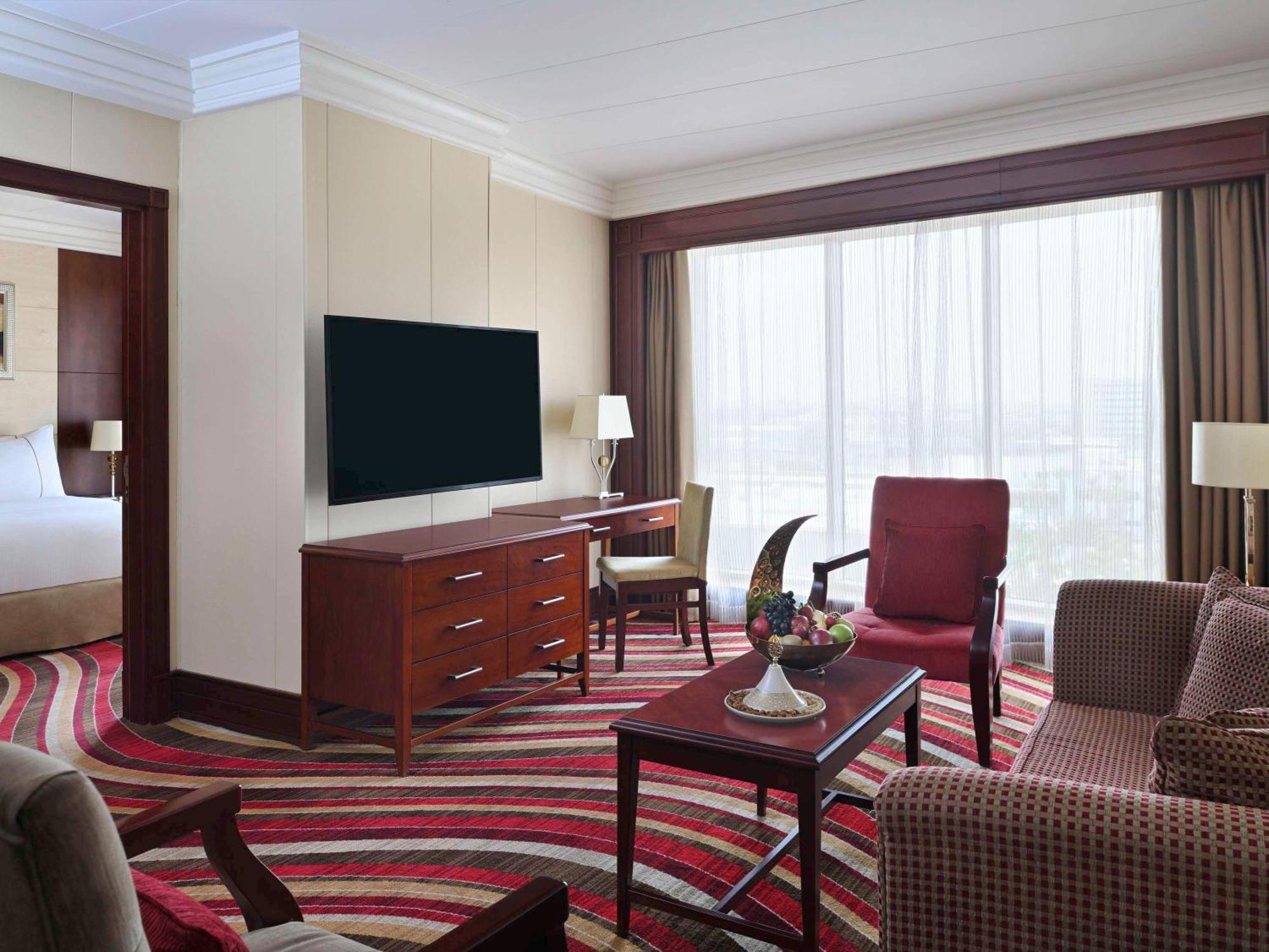 Moevenpick Hotel City Star Djedda Buitenkant foto A suite at the hotel