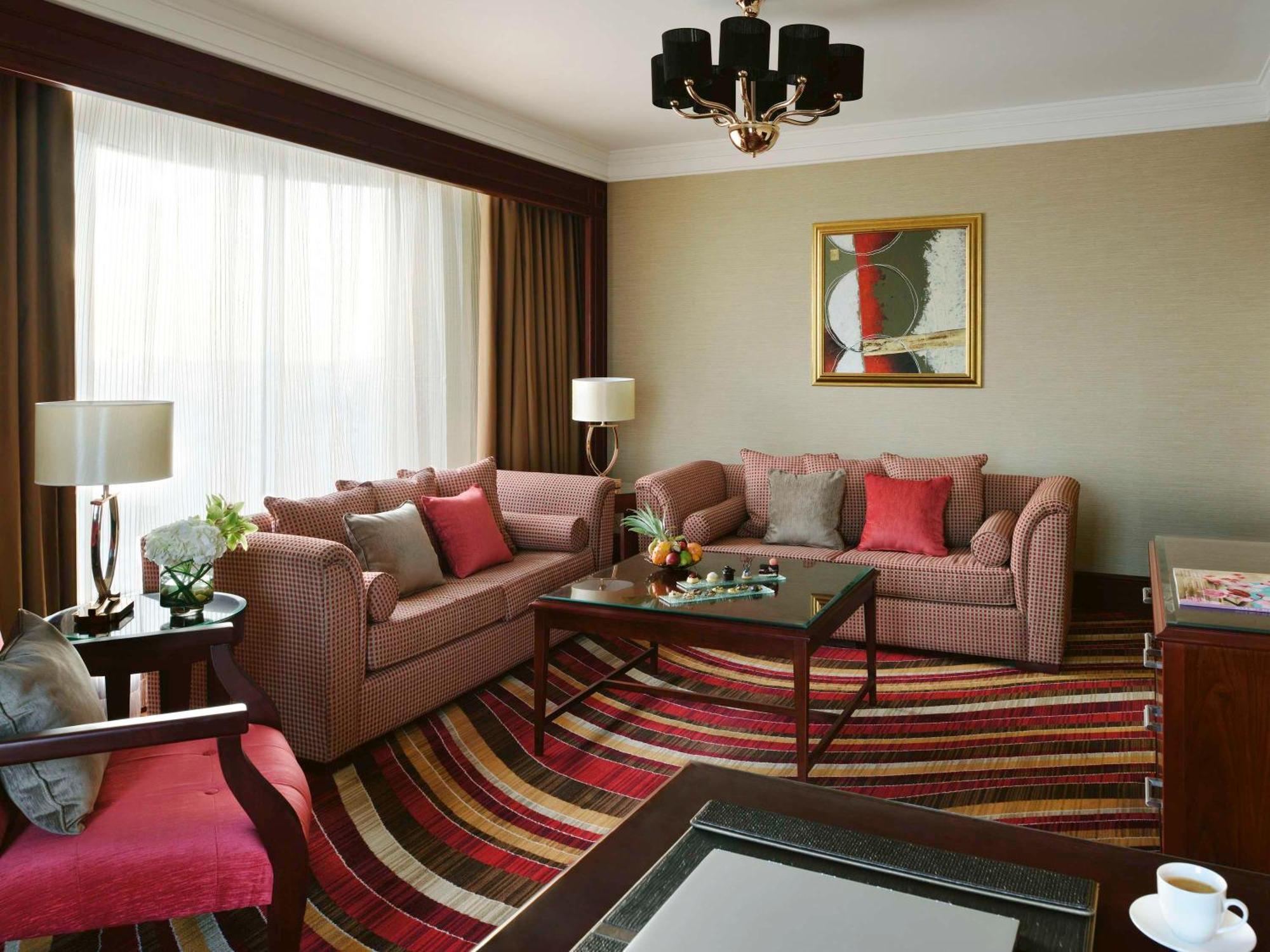 Moevenpick Hotel City Star Djedda Buitenkant foto A living room