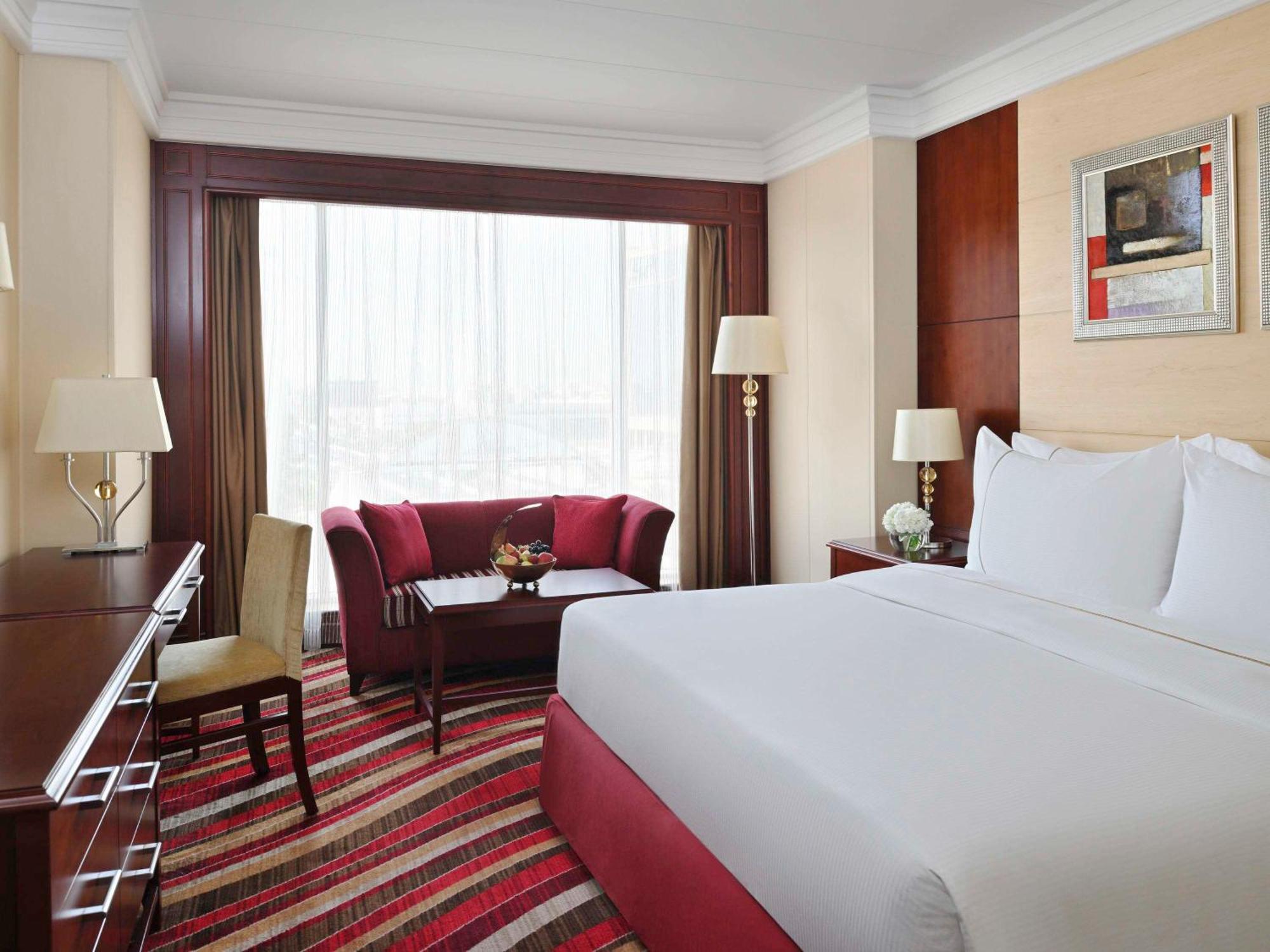 Moevenpick Hotel City Star Djedda Buitenkant foto A room at the hotel