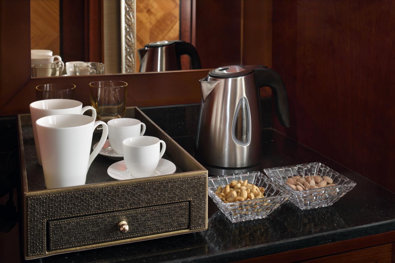 Moevenpick Hotel City Star Djedda Buitenkant foto A tea tray